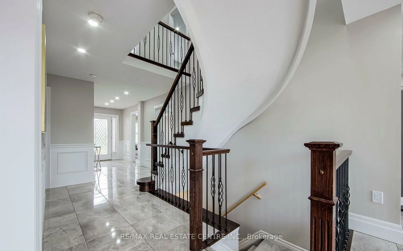 11, Priscilla's, Painswick South, Barrie