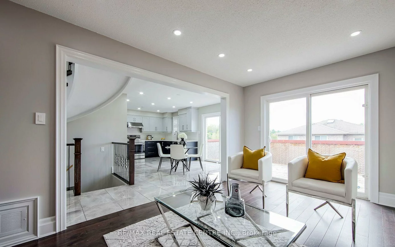 11, Priscilla's, Painswick South, Barrie