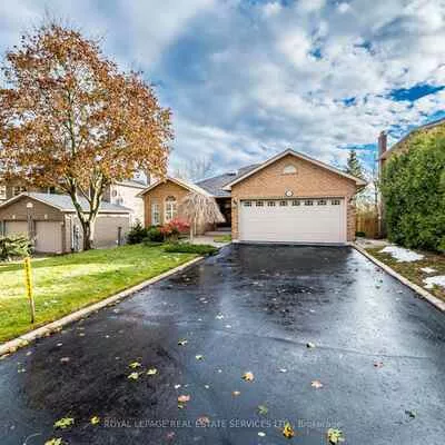 8, Macallister, Letitia Heights, Barrie