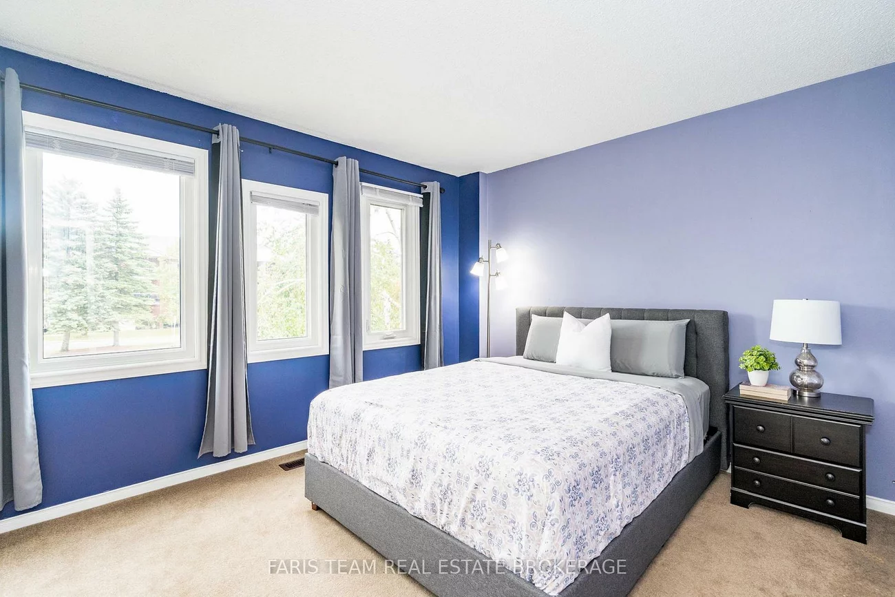 230, Kozlov, West Bayfield, Barrie