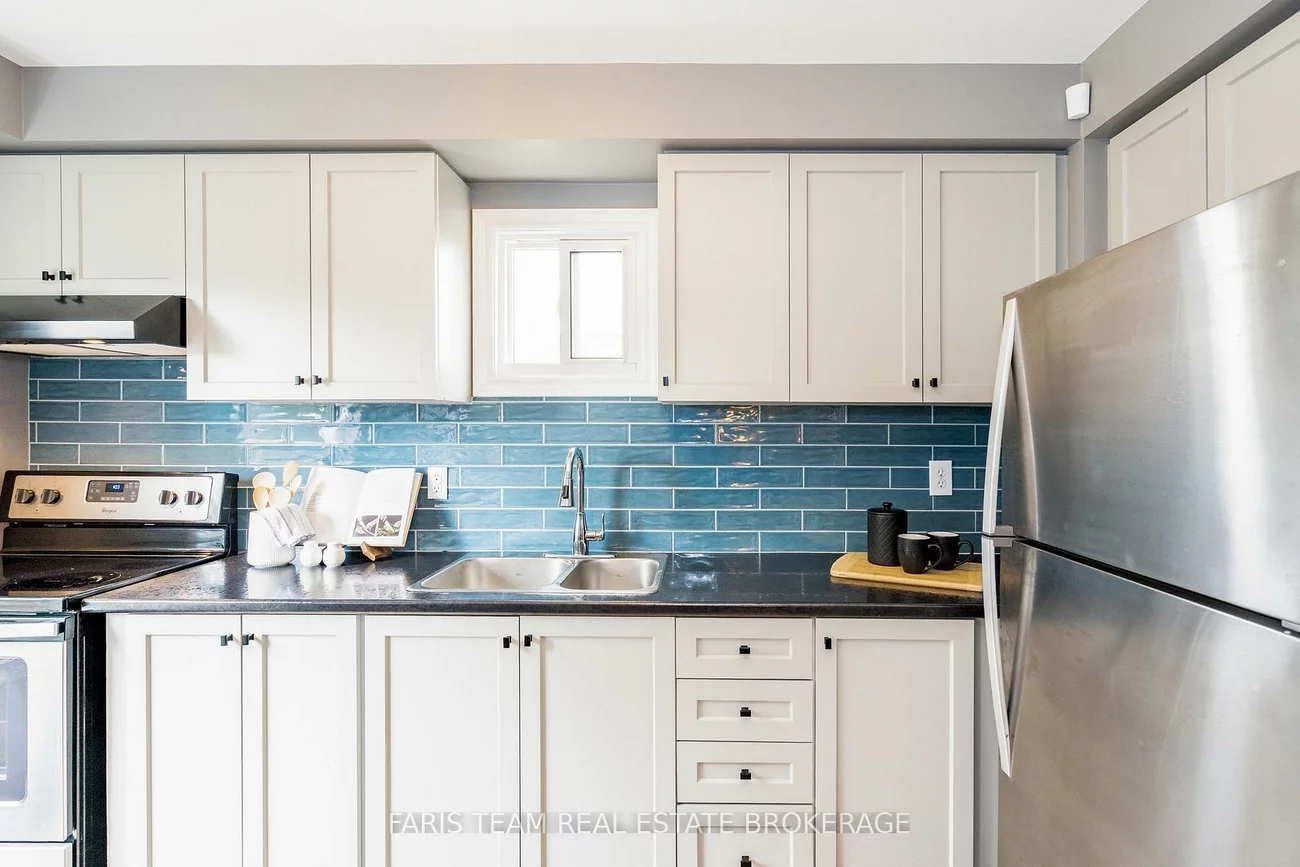 230, Kozlov, West Bayfield, Barrie