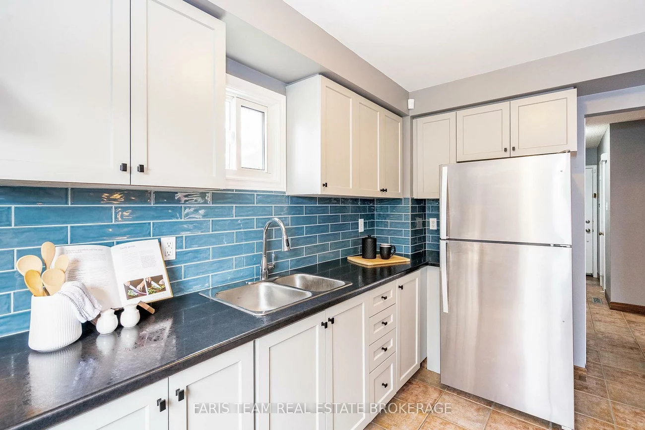 230, Kozlov, West Bayfield, Barrie