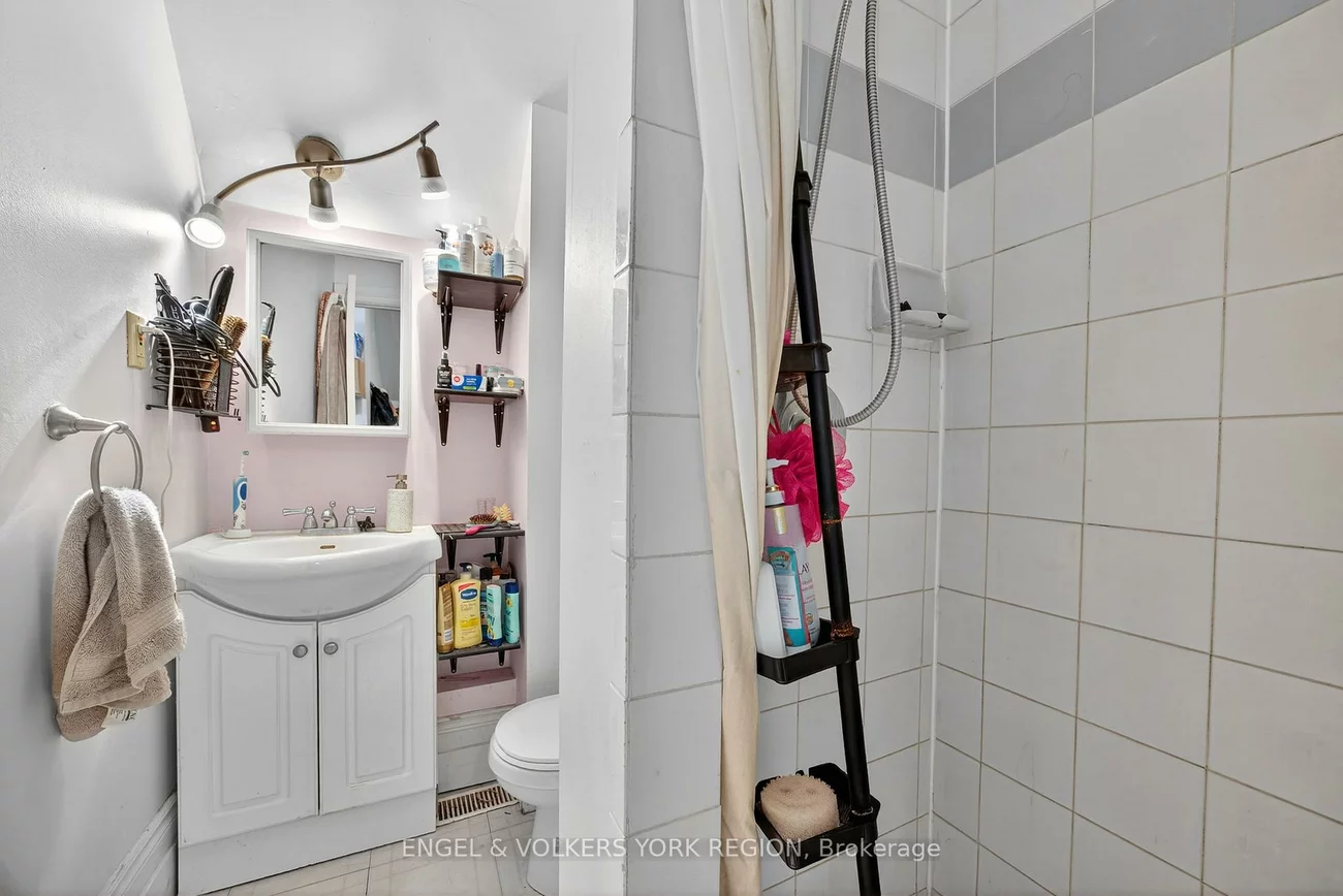 64, High, Queen's Park, Barrie