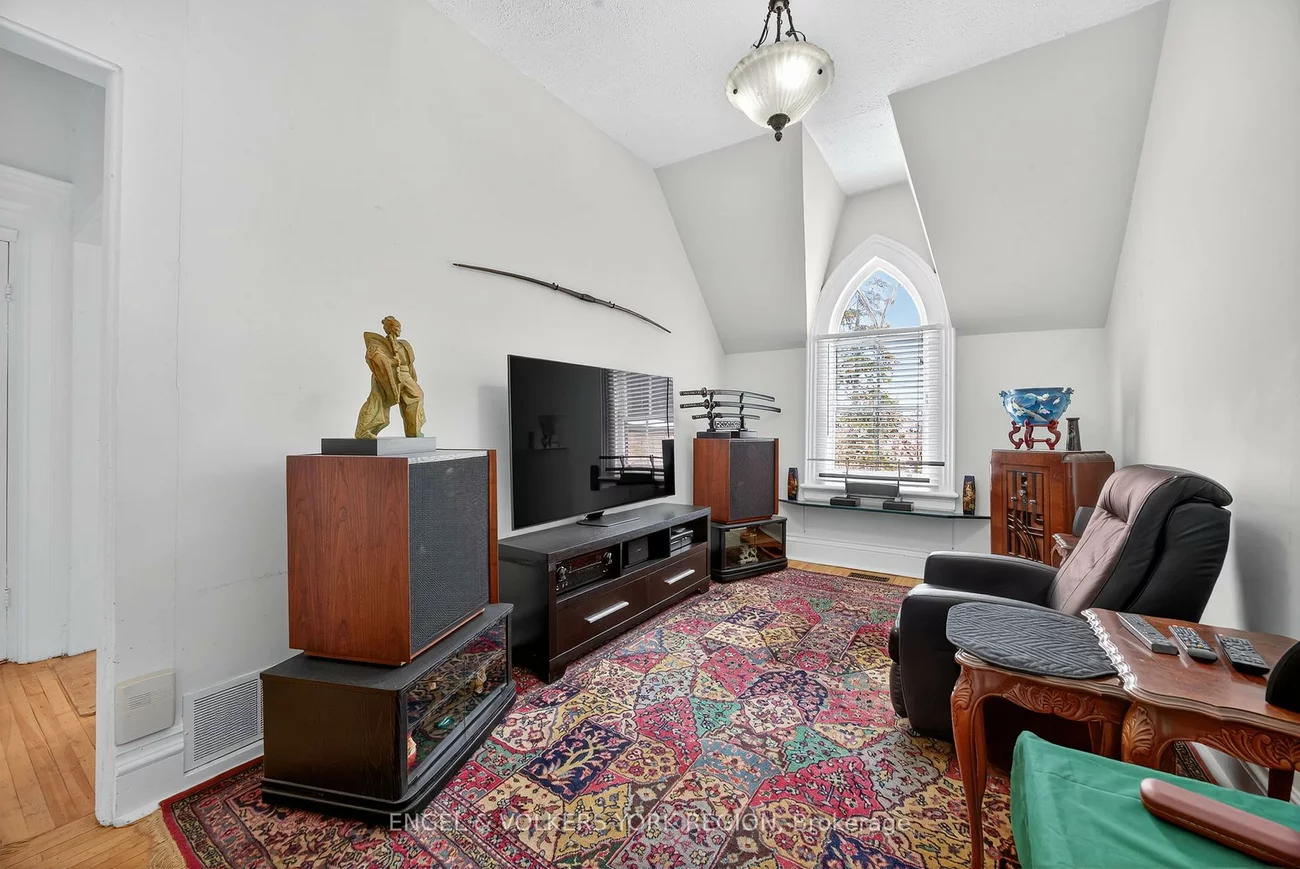 64, High, Queen's Park, Barrie