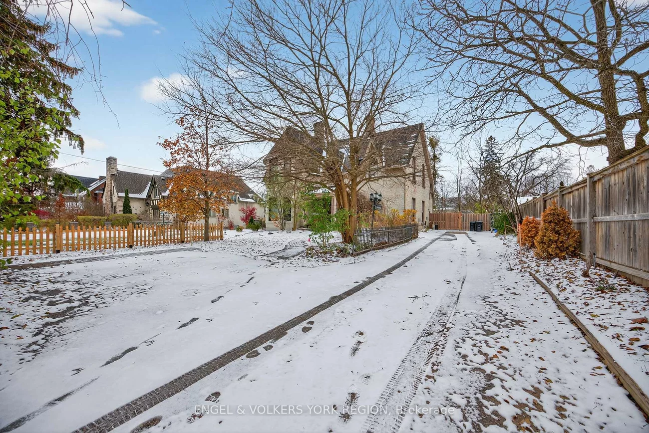 64, High, Queen's Park, Barrie