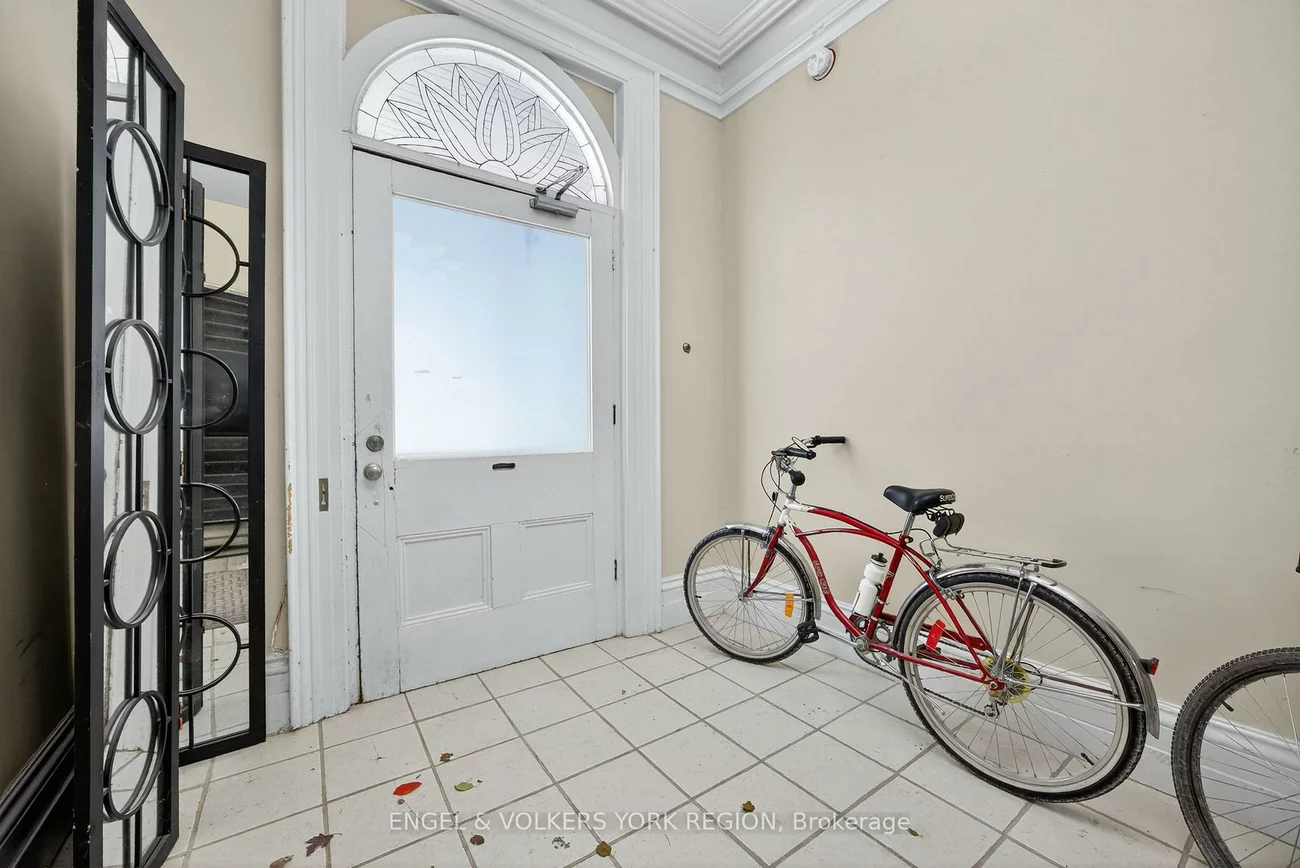 64, High, Queen's Park, Barrie