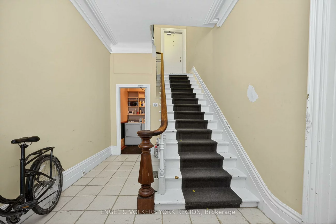 64, High, Queen's Park, Barrie