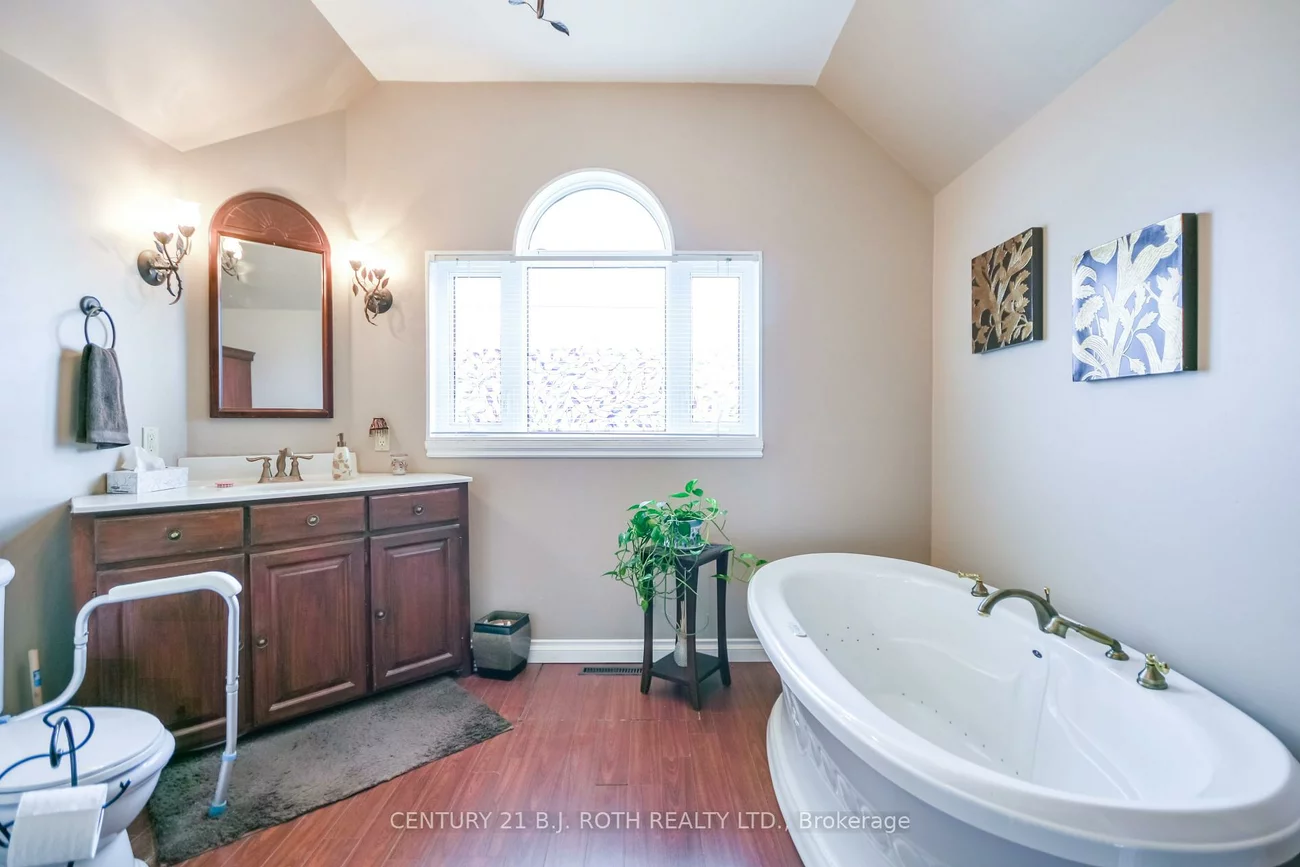 164, Cook, Codrington, Barrie