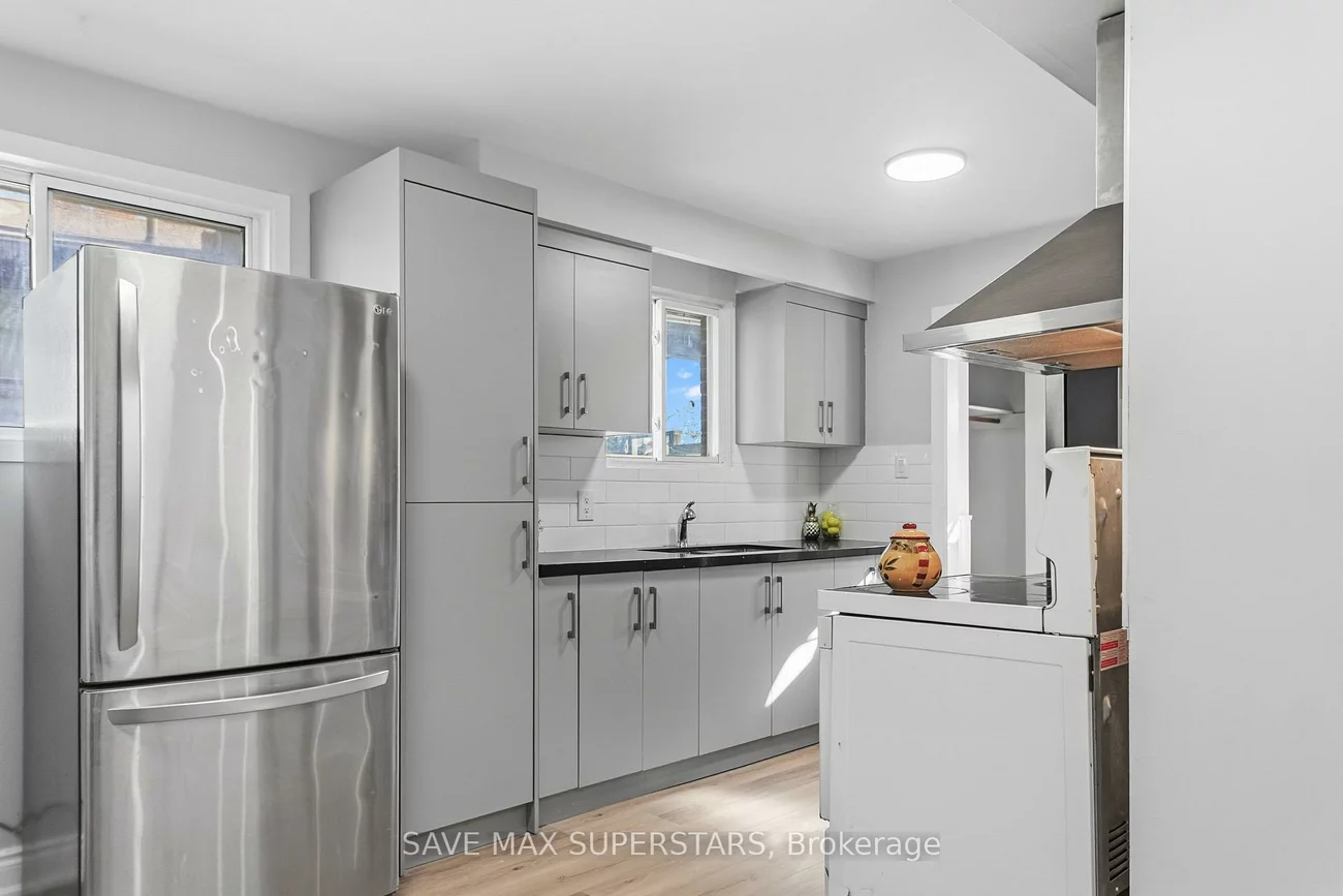 71, College, Grove East, Barrie