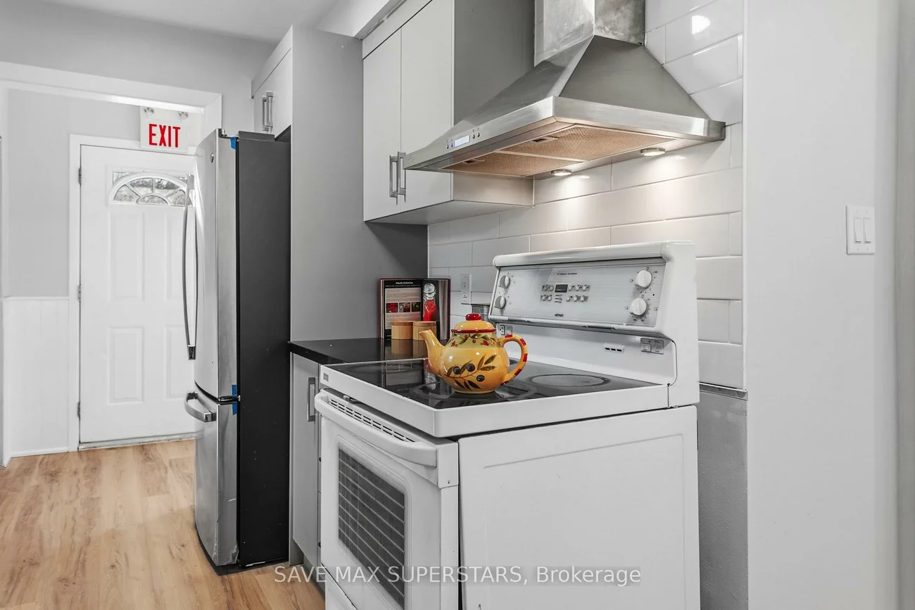 71, College, Grove East, Barrie