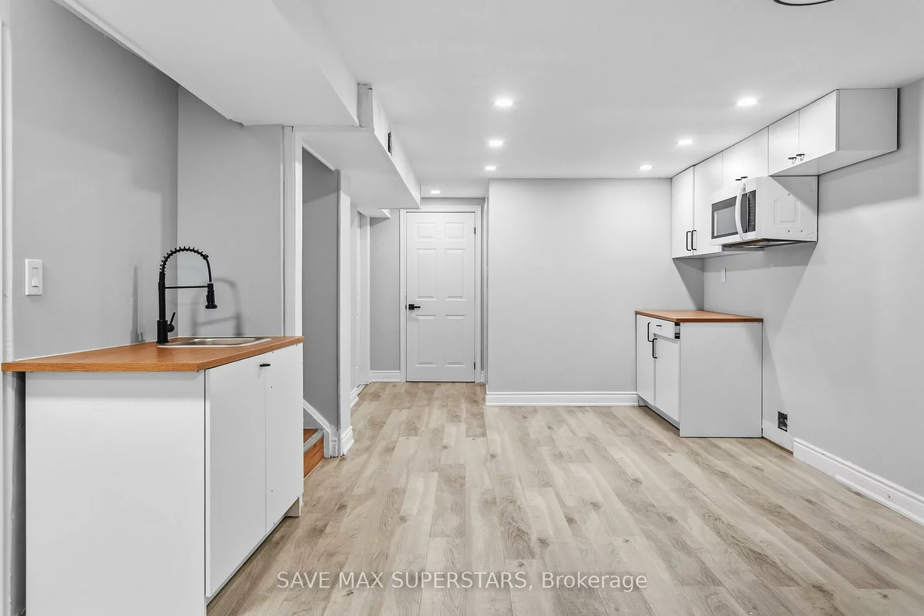 71, College, Grove East, Barrie