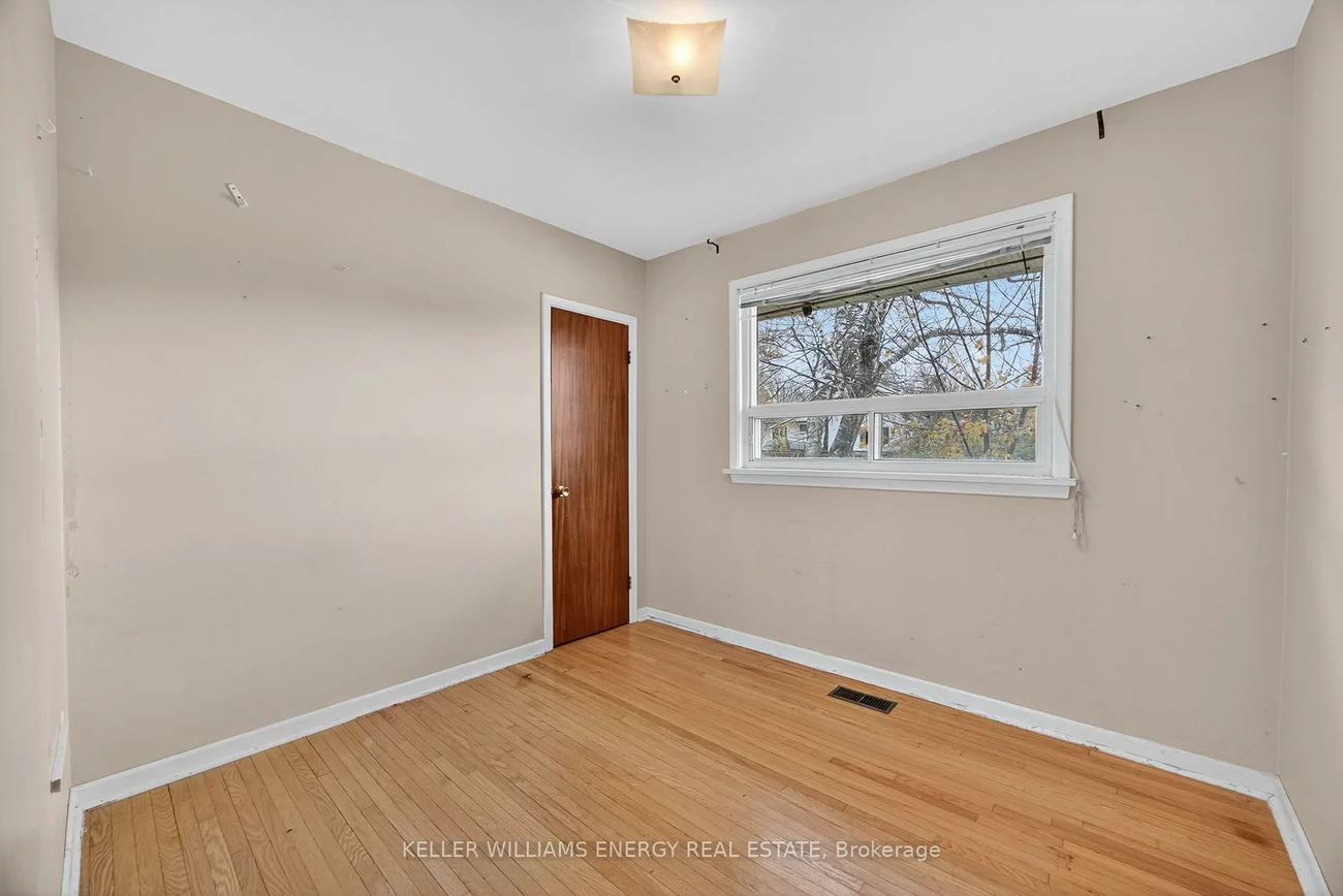 76, Rose, Wellington, Barrie