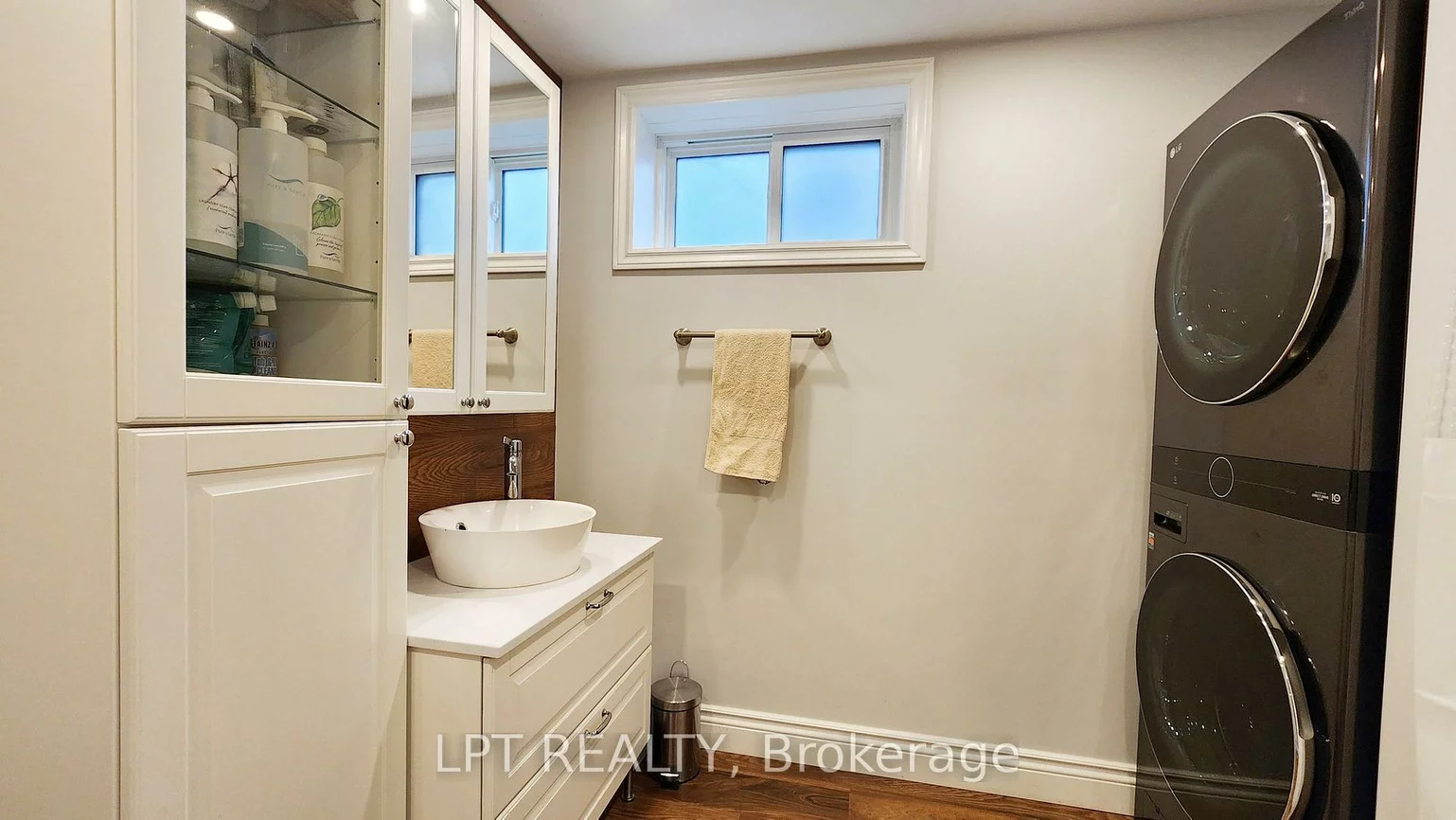 48, Maplehurst, Cundles East, Barrie