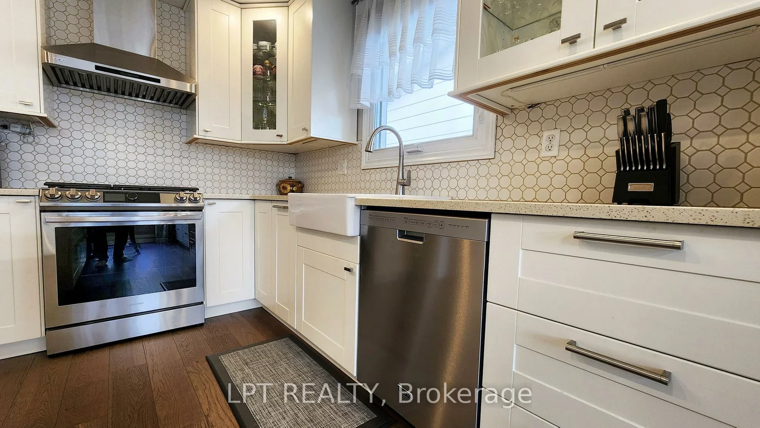 48, Maplehurst, Cundles East, Barrie