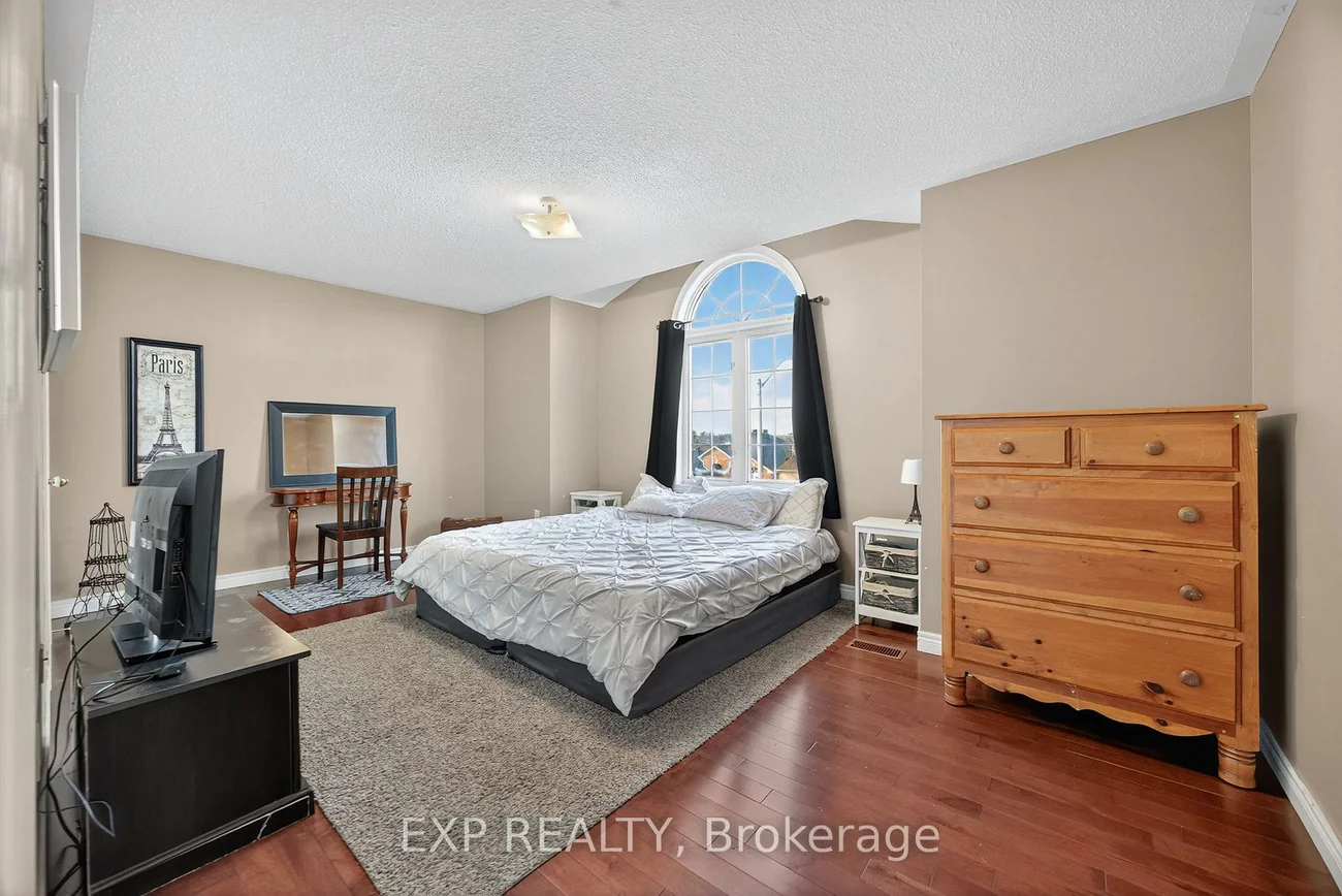 23, Prince of Wales, Innis-Shore, Barrie