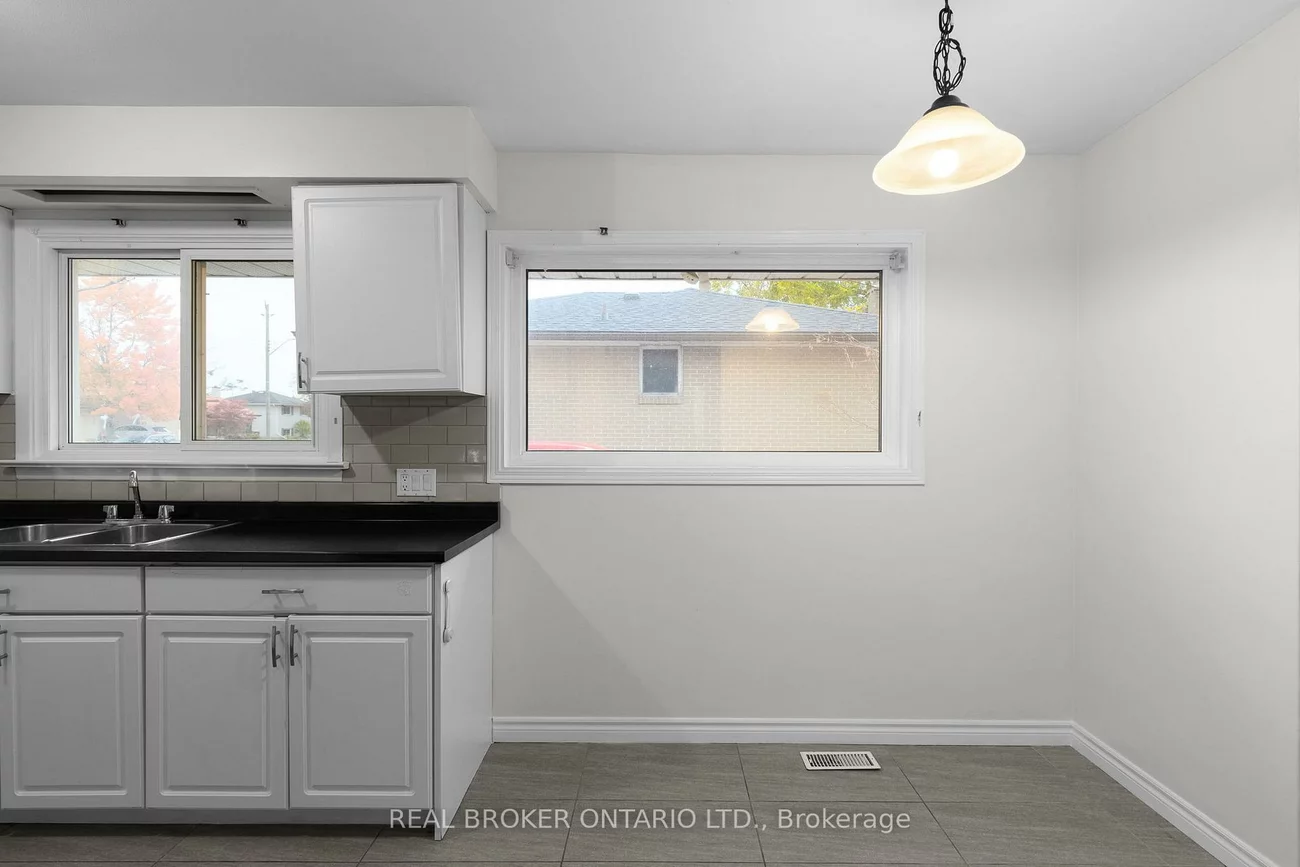 65, Ottaway, Wellington, Barrie