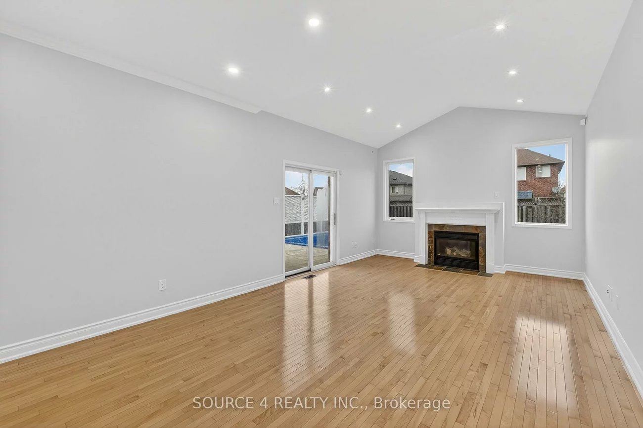 100, Tunbridge, Georgian Drive, Barrie