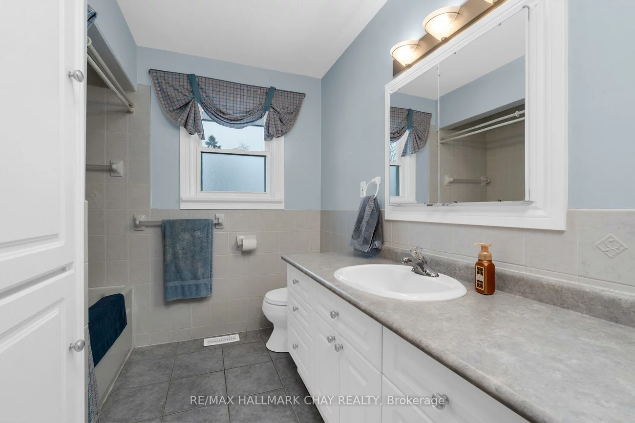 221, Warnica, Painswick North, Barrie