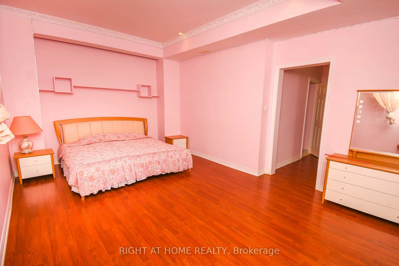 11, Thackeray, Letitia Heights, Barrie