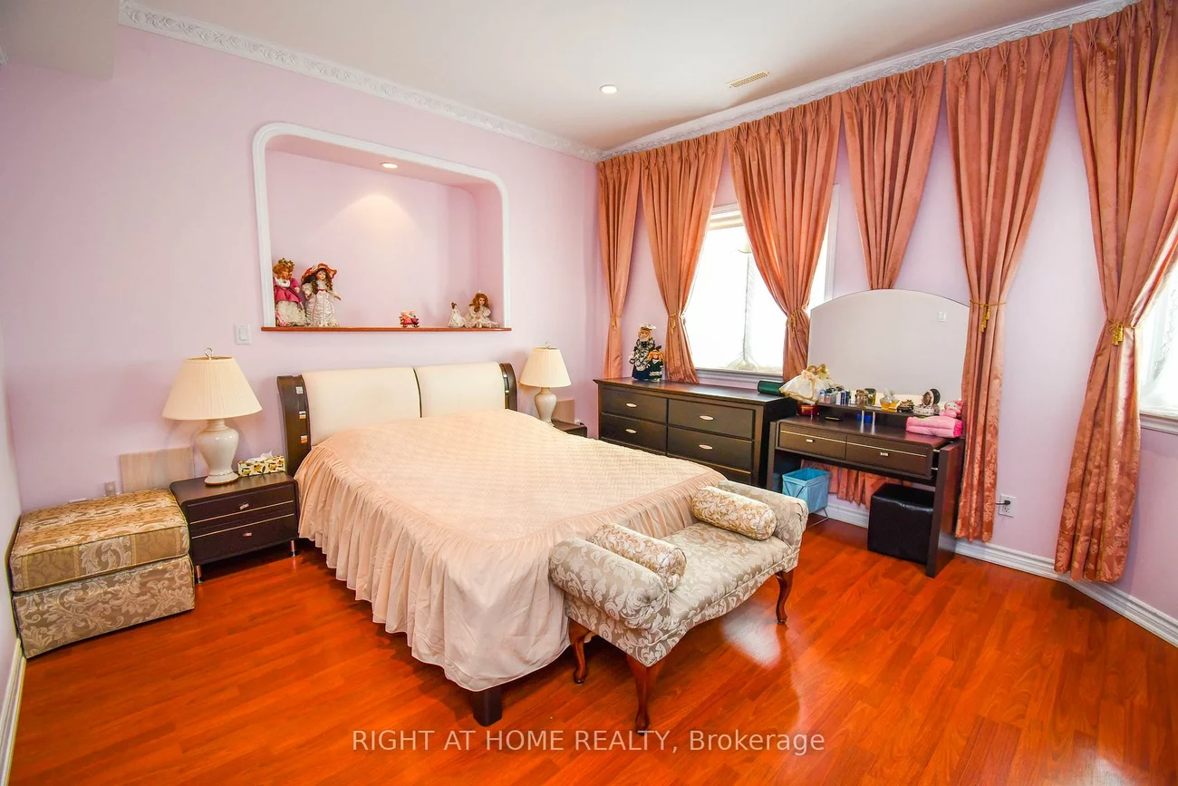 11, Thackeray, Letitia Heights, Barrie