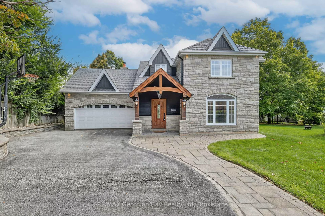 105, Duckworth, Codrington, Barrie