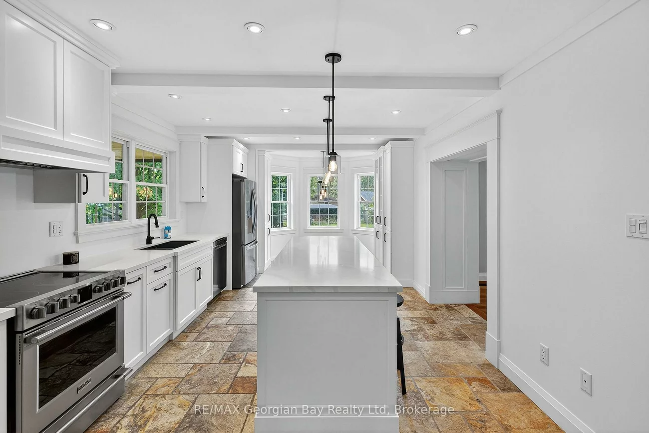 105, Duckworth, Codrington, Barrie