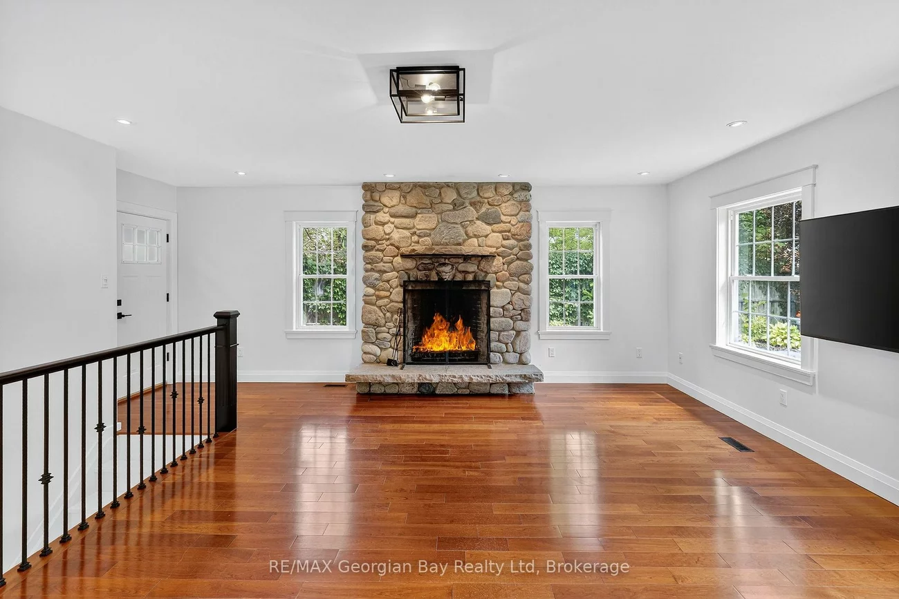 105, Duckworth, Codrington, Barrie