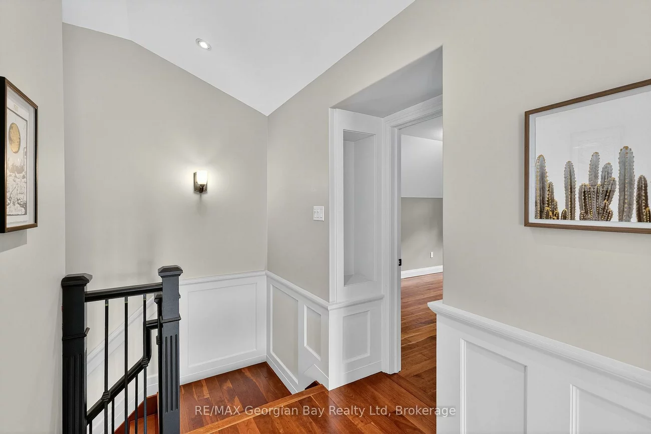 105, Duckworth, Codrington, Barrie