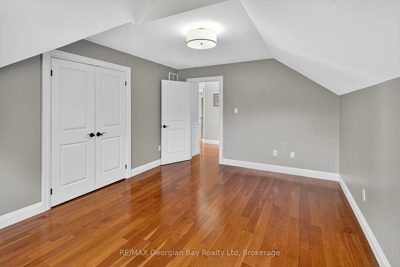 105, Duckworth, Codrington, Barrie