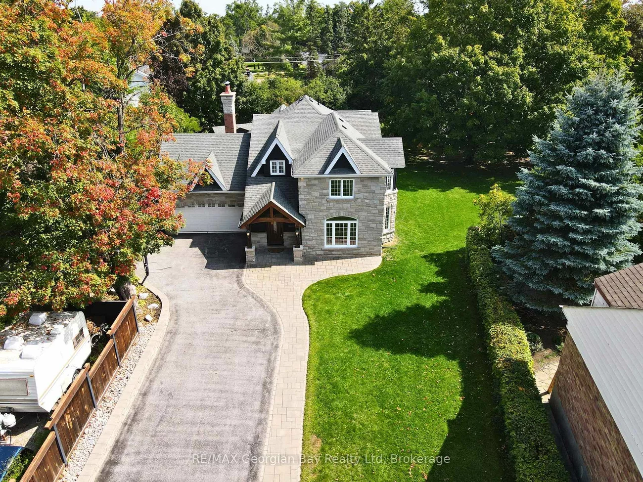 105, Duckworth, Codrington, Barrie