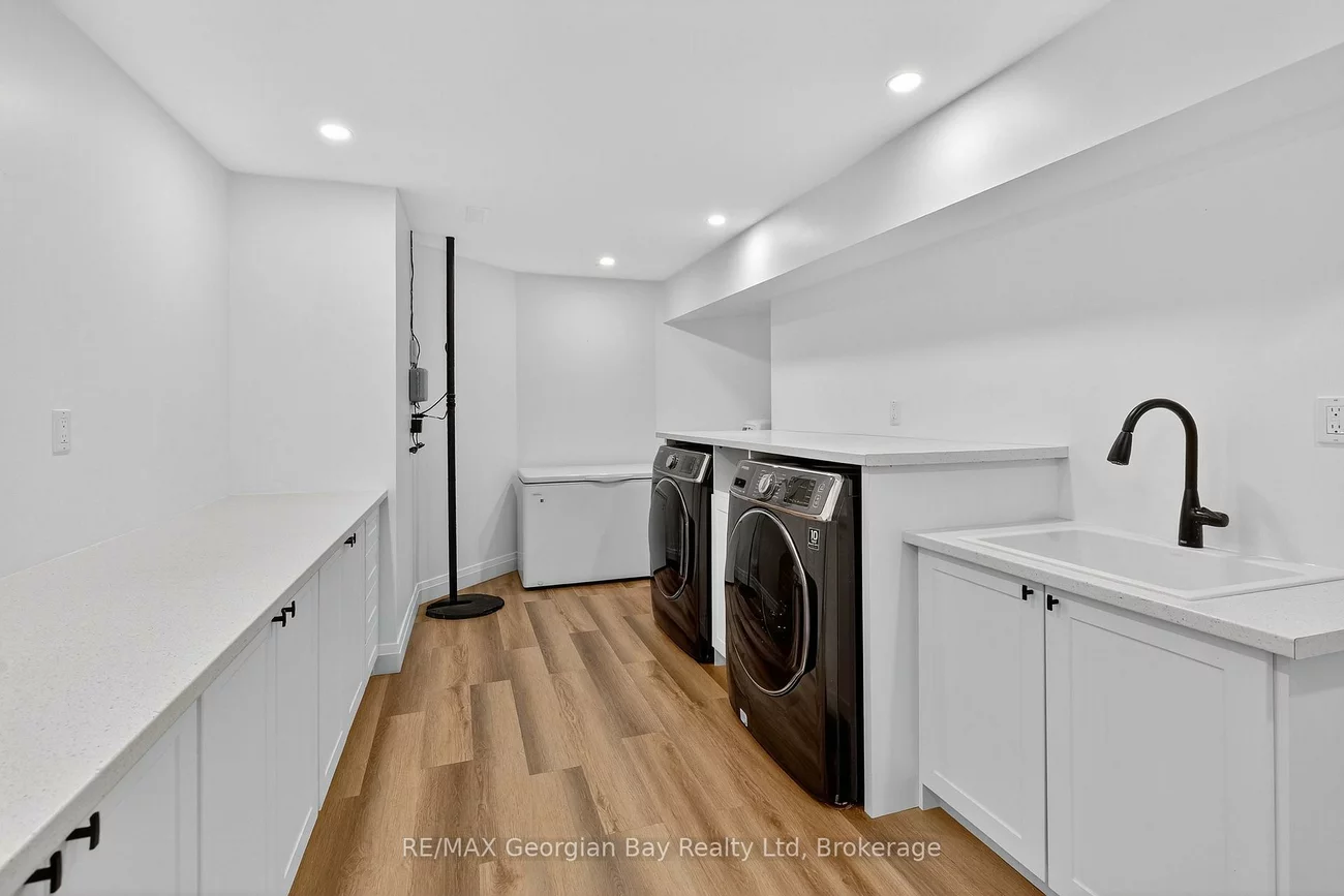 105, Duckworth, Codrington, Barrie