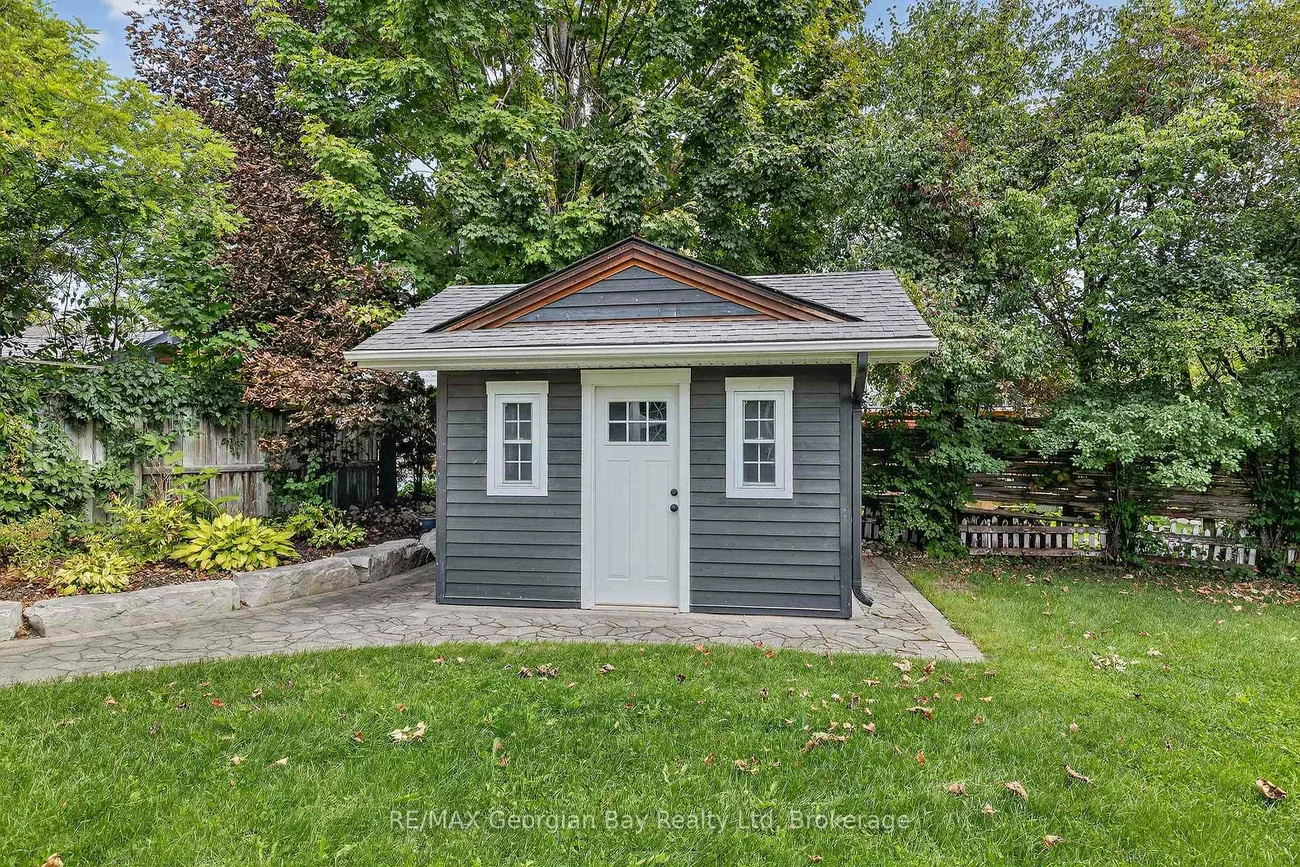 105, Duckworth, Codrington, Barrie