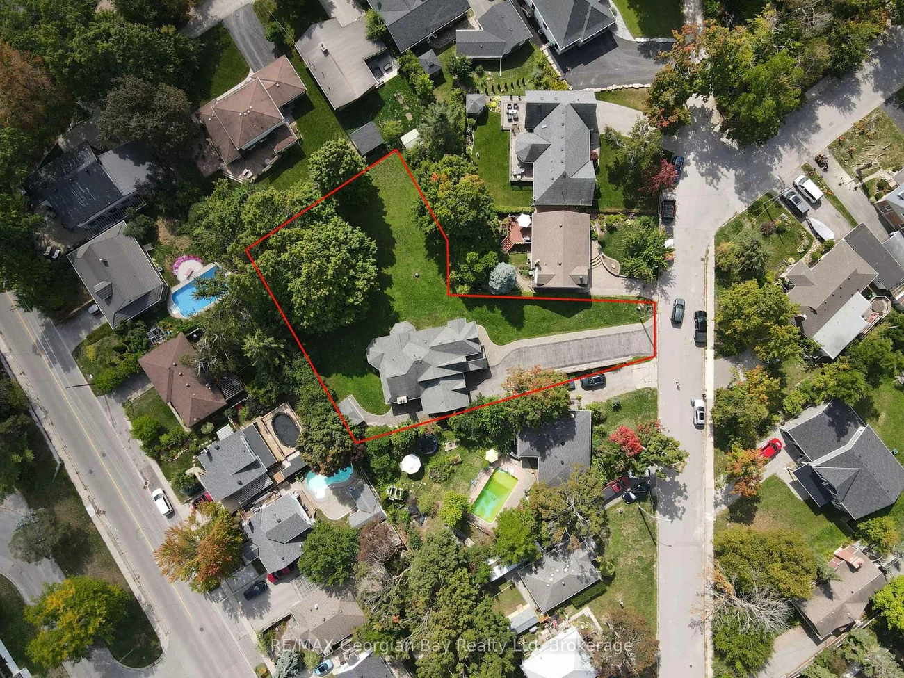 105, Duckworth, Codrington, Barrie