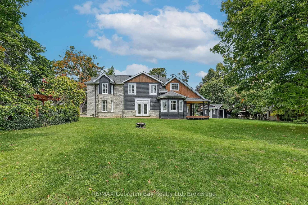 105, Duckworth, Codrington, Barrie