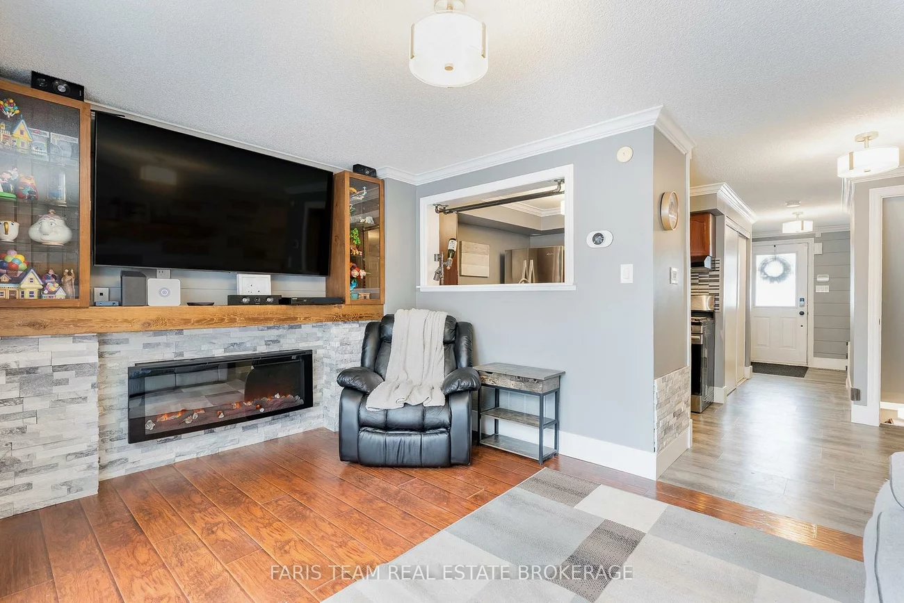 28, Raymond, Painswick South, Barrie