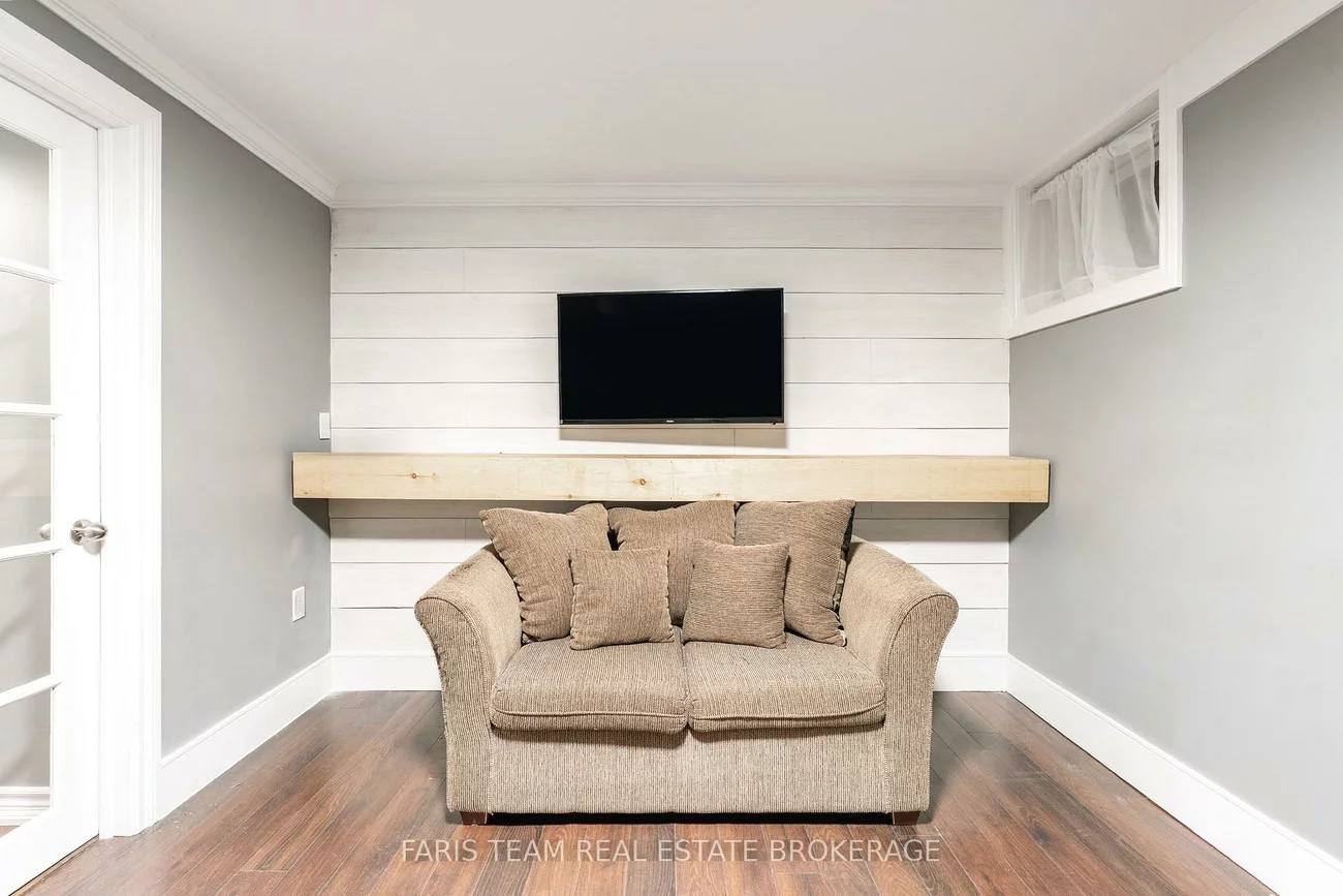 28, Raymond, Painswick South, Barrie