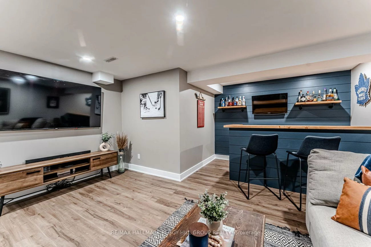 14, Regina, Innis-Shore, Barrie