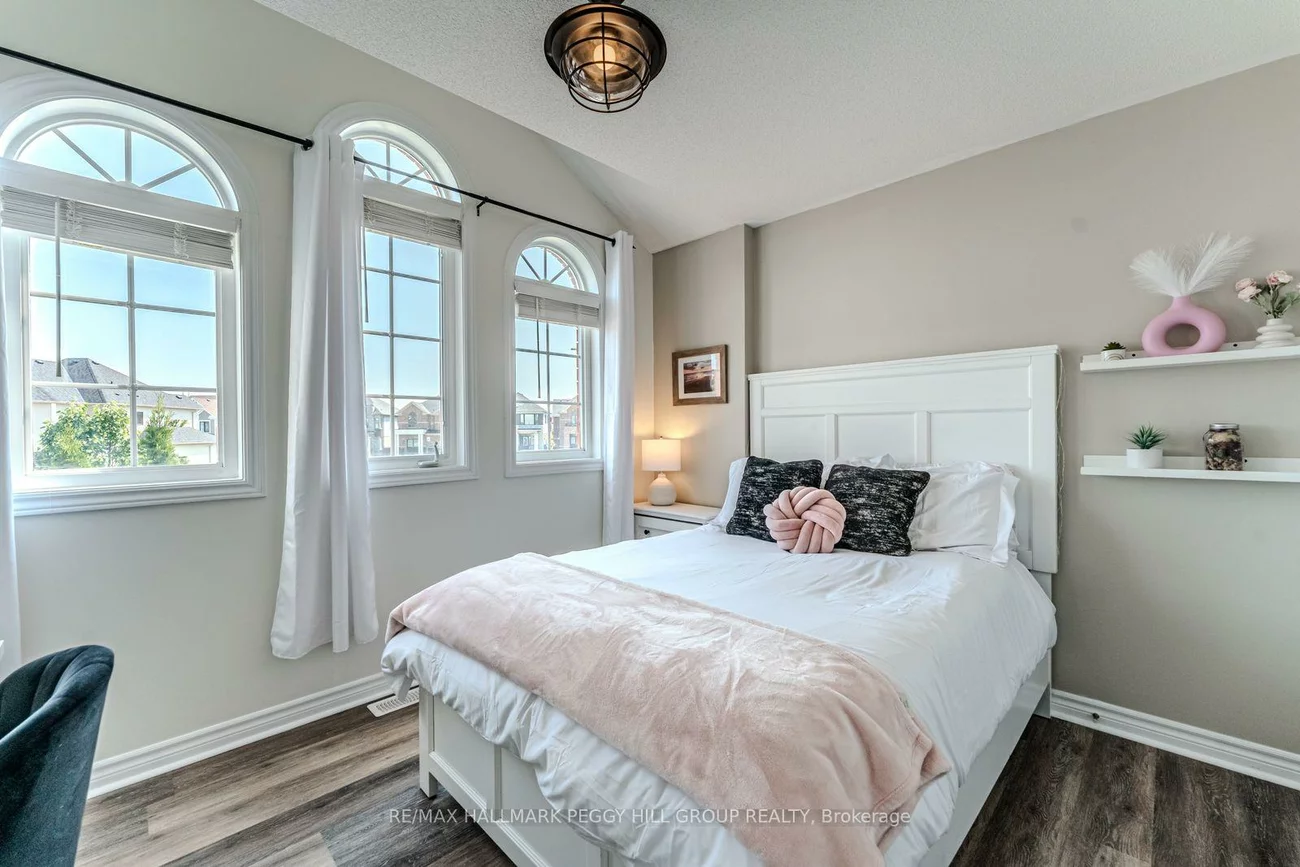 14, Regina, Innis-Shore, Barrie