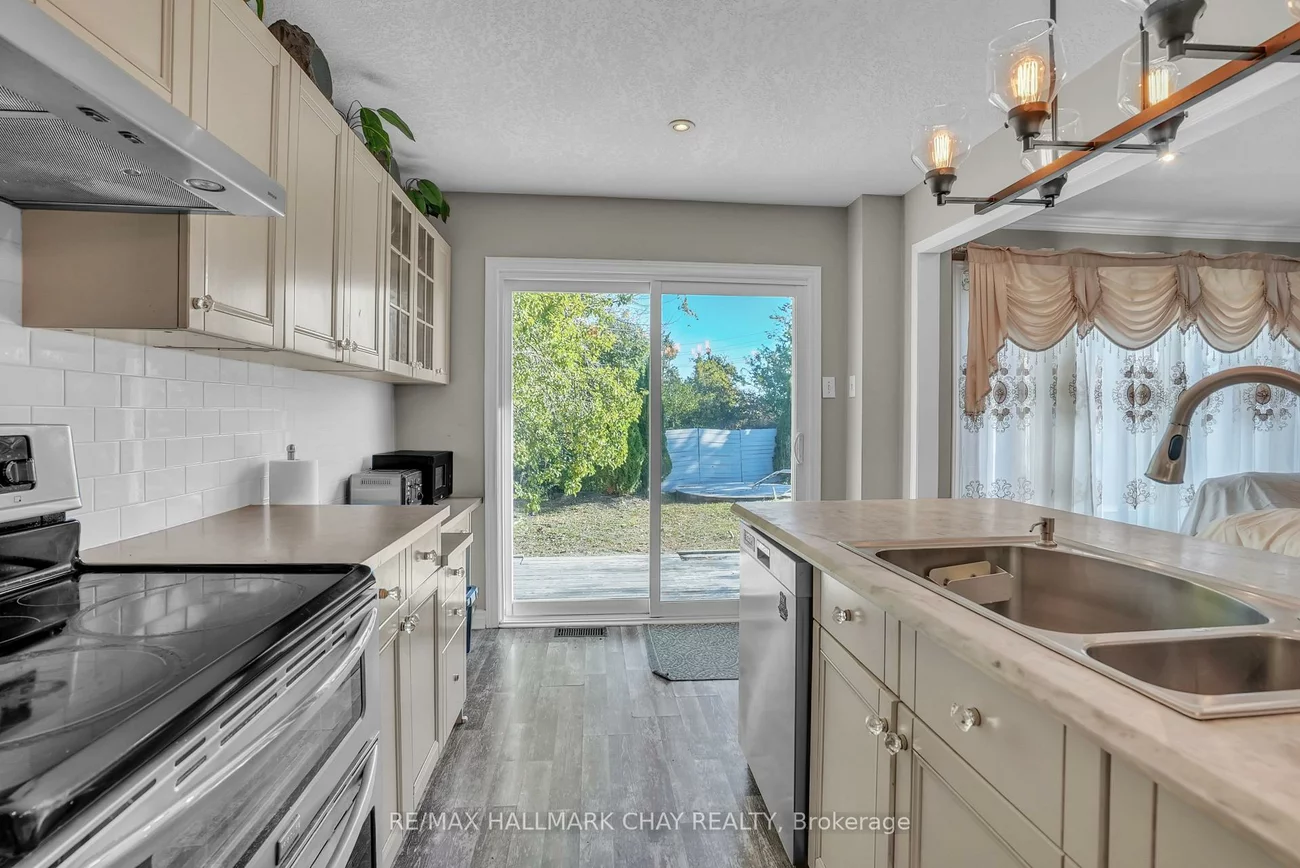 30, Rosenfeld, Grove East, Barrie