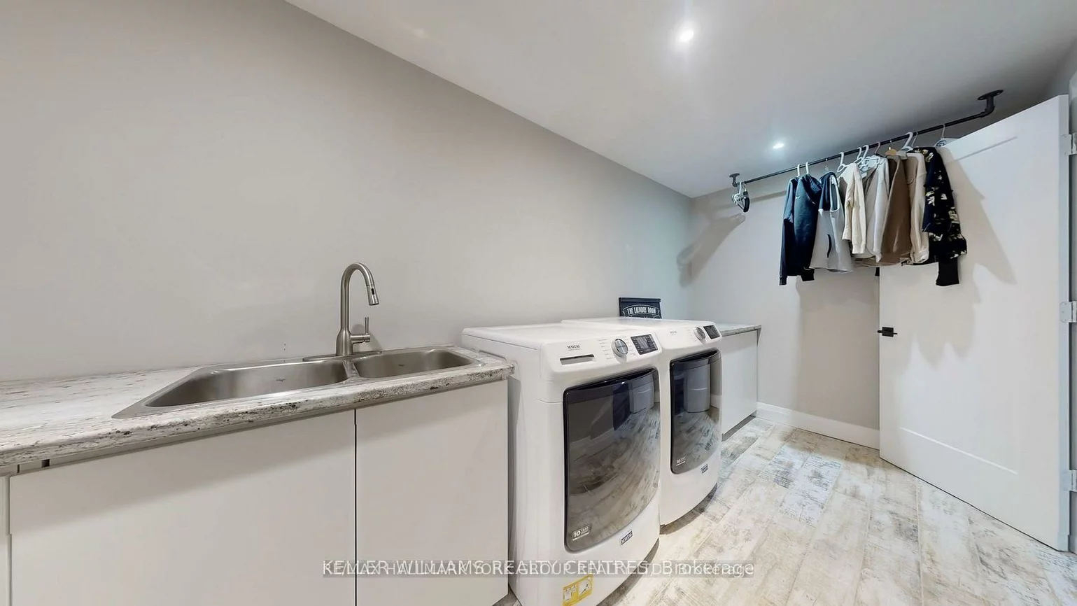 196, Marsellus, Holly, Barrie