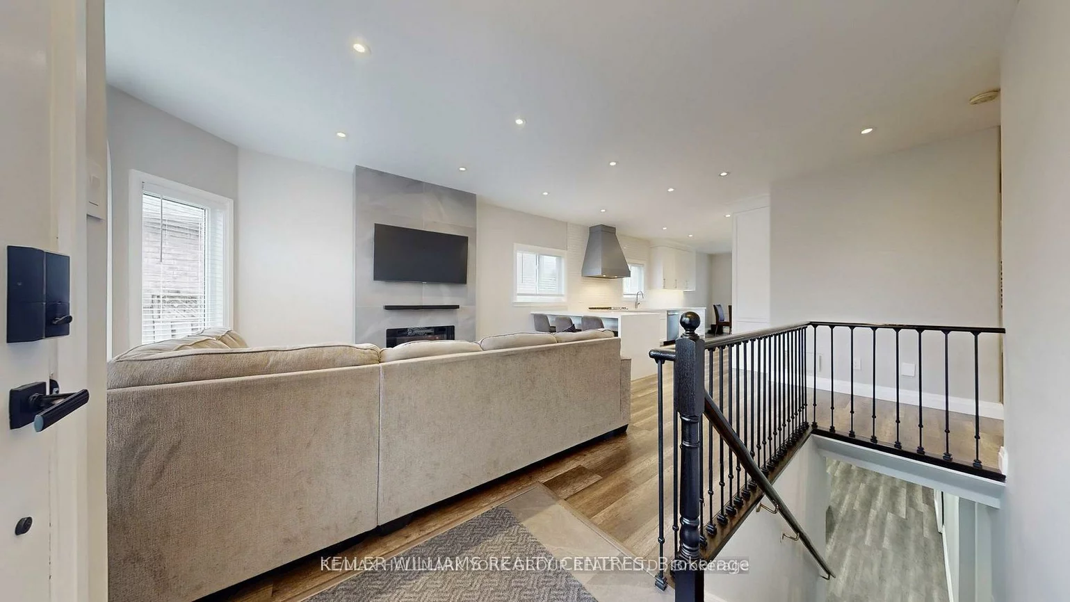 196, Marsellus, Holly, Barrie