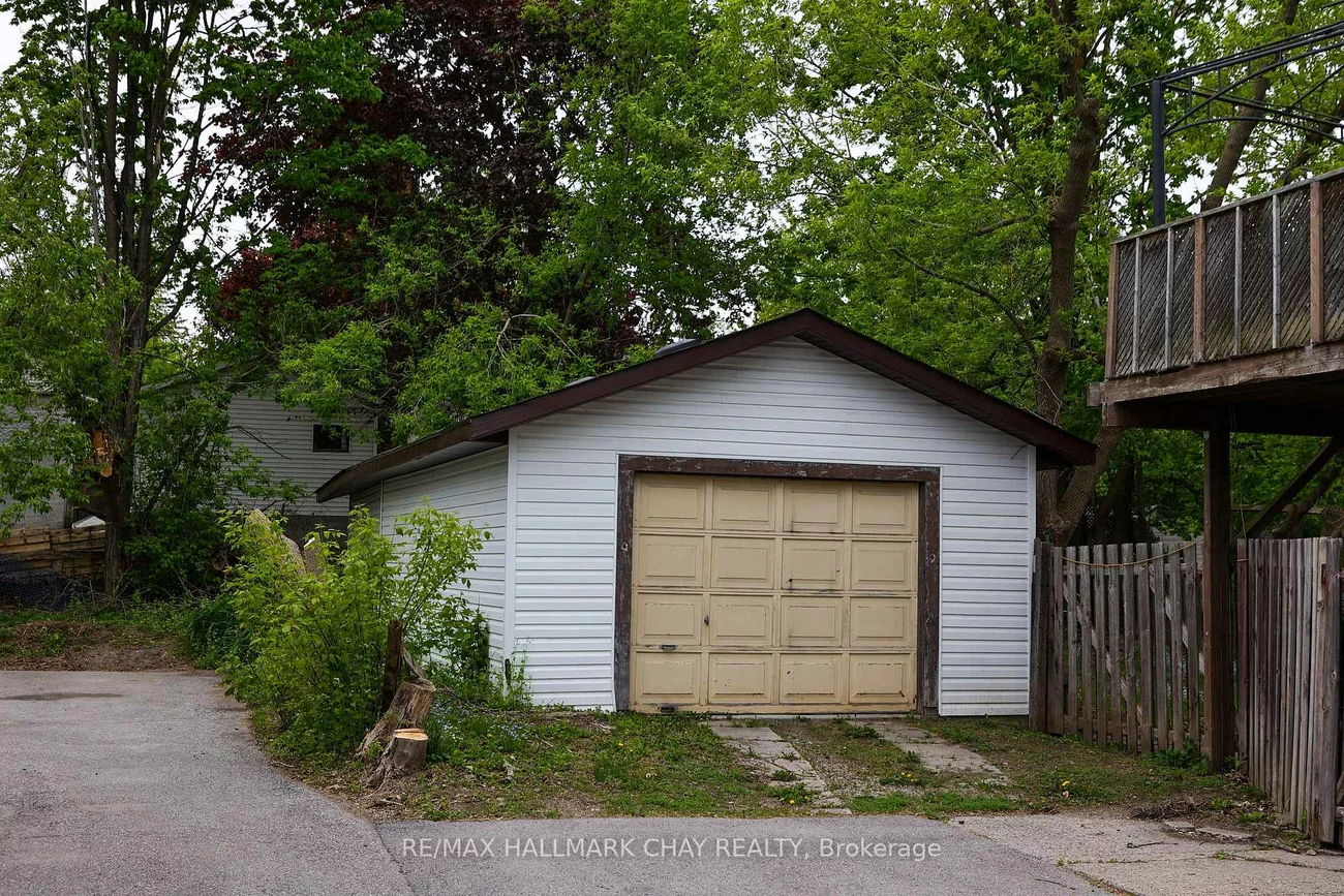 4, East, Wellington, Barrie