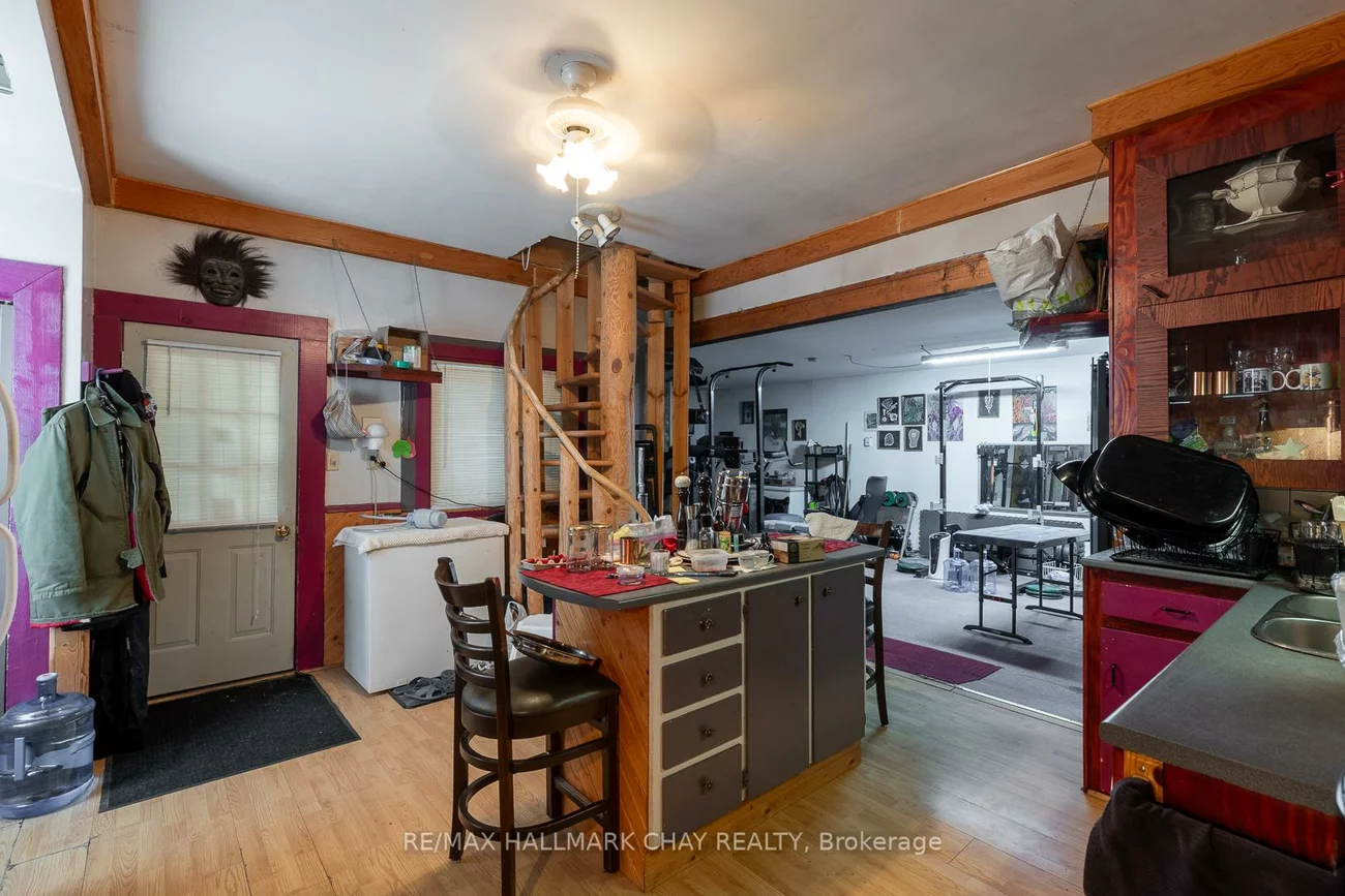 4, East, Wellington, Barrie