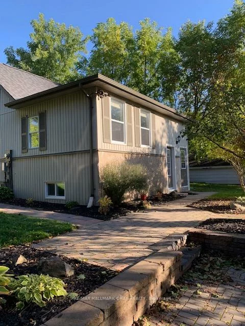 32, Grove, Queen's Park, Barrie