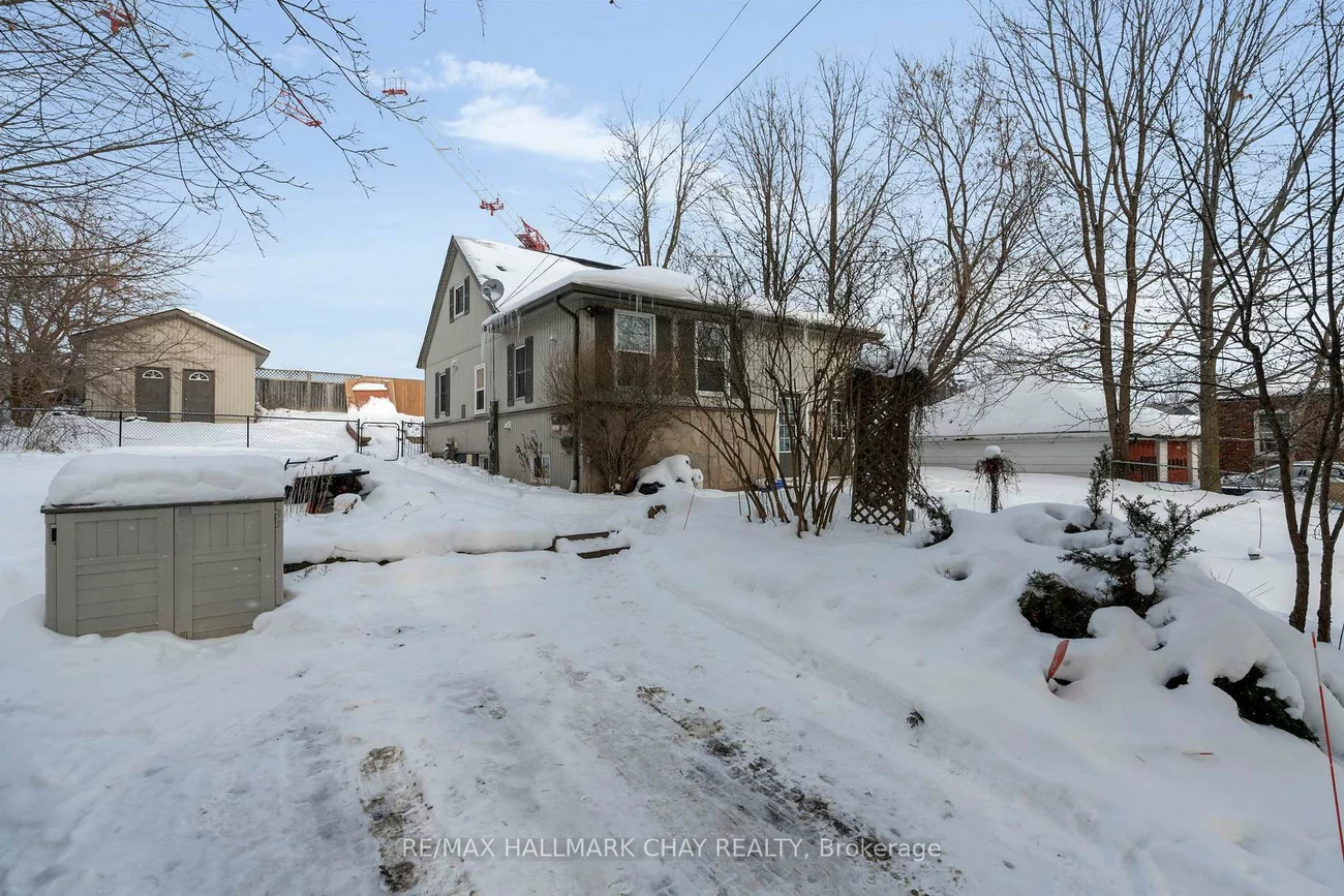 32, Grove, Queen's Park, Barrie