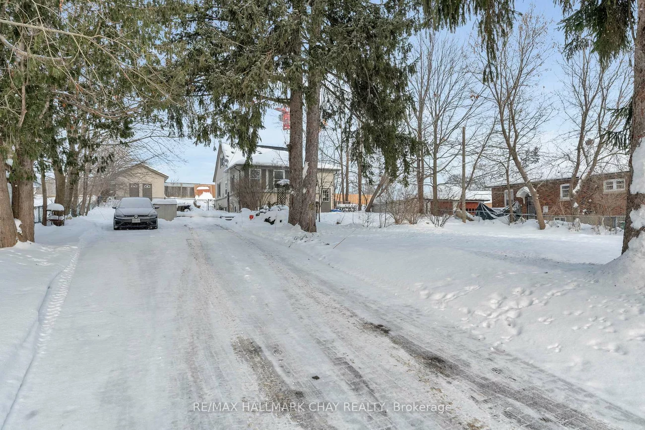 32, Grove, Queen's Park, Barrie