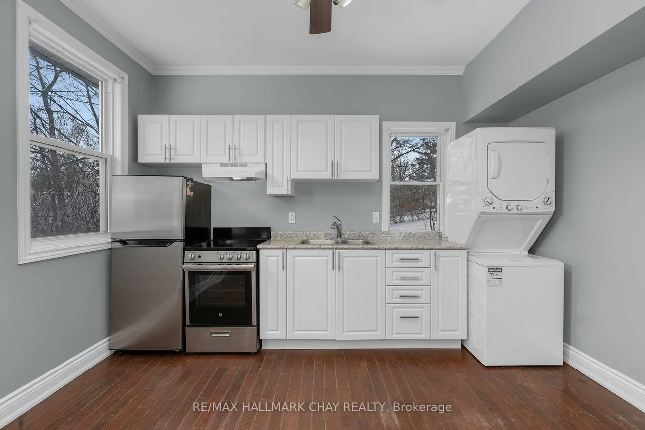 32, Grove, Queen's Park, Barrie