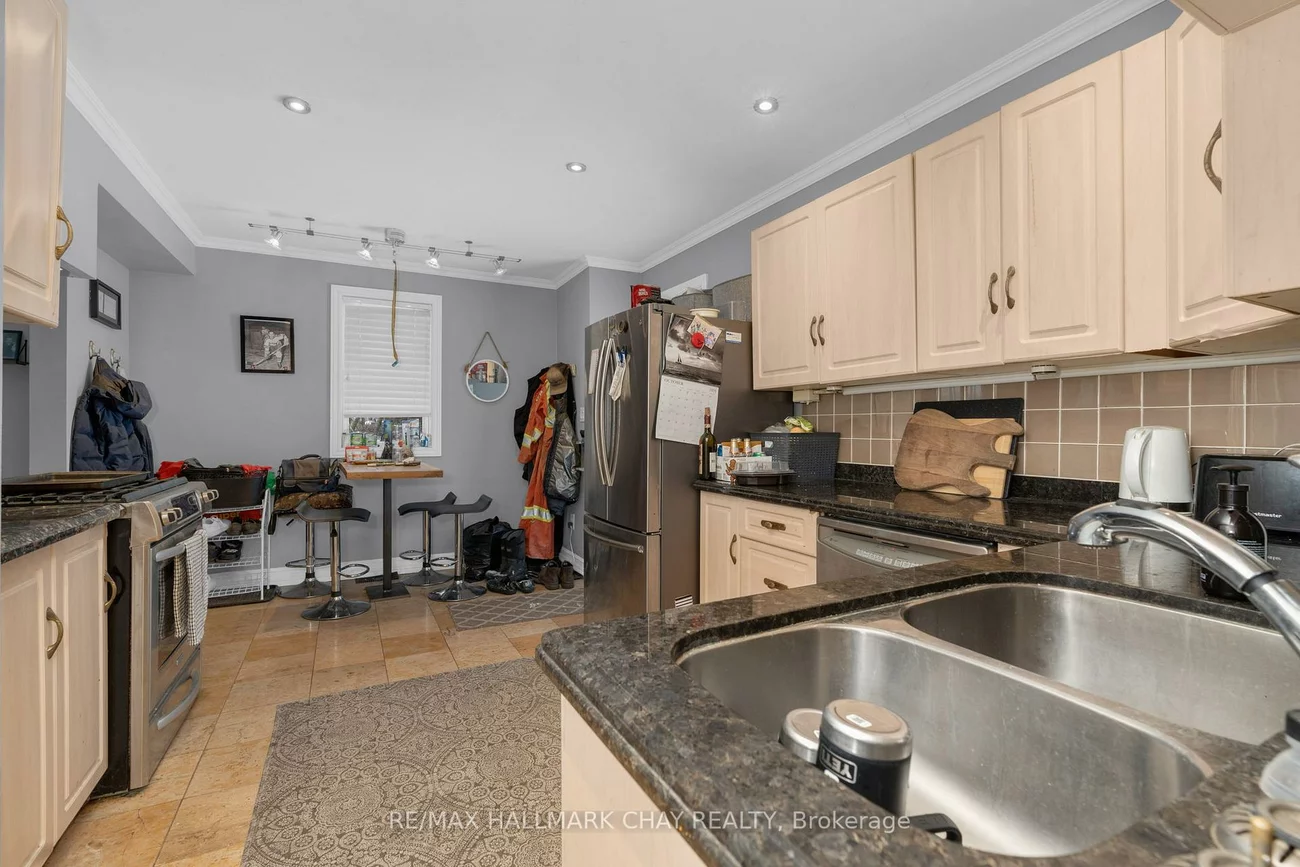 32, Grove, Queen's Park, Barrie