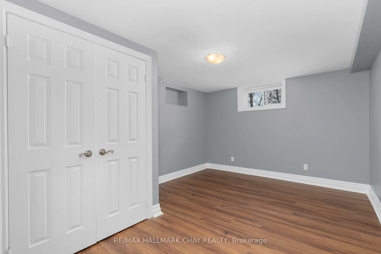 32, Grove, Queen's Park, Barrie