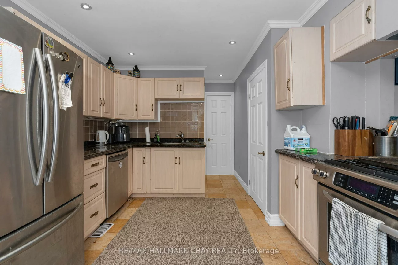 32, Grove, Queen's Park, Barrie